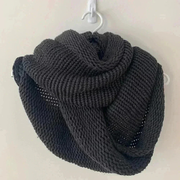 HOLT  REFREW Italian Merino Wool Chunky Circle Scarf - Picture 2 of 6